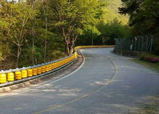 खरीदें 10-15 दिन उत्पादन समय सुरक्षा रोलर बैरियर कस्टम सुरक्षा बैरियर कर्मियों और उपकरणों को टकराव से बचाना online manufacture