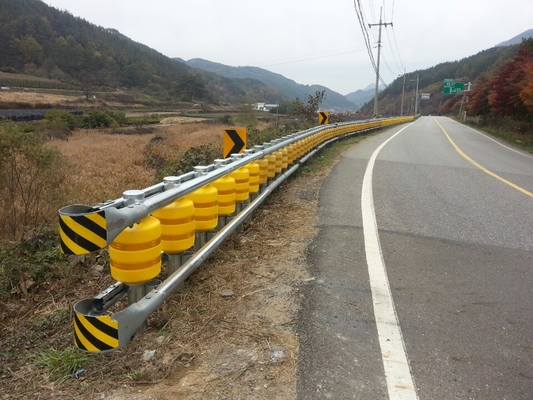 खरीदें Corrosion Resistance High Highway Roller Barrier for Mountain Roads Roller Size Diameter 245/350 Mm online manufacture