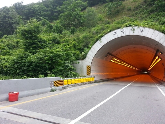 खरीदें 4 Meters HDG Highway Roller Barrier for Thailand Regions online manufacture
