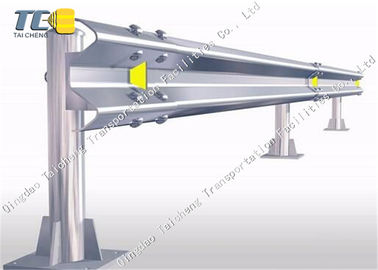 खरीदें सड़क किनारे सुरक्षा के लिए अनुकूलित Q235 डब्ल्यू बीम गार्डरील online manufacture