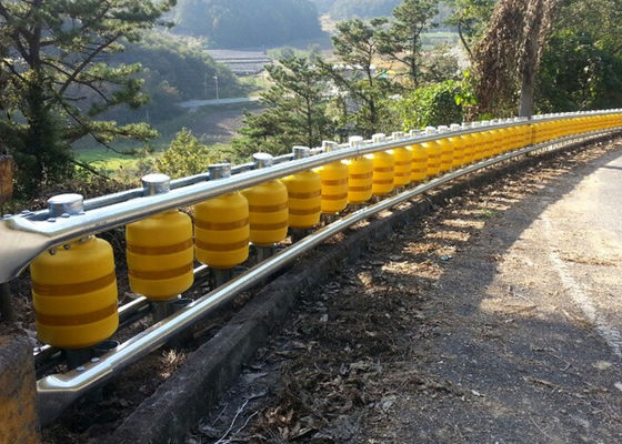 अच्छा दाम 4 मीटर का रोलर क्रैश बैरियर जो कि कठोर परिस्थितियों और भारी प्रभावों का सामना करने के लिए डिज़ाइन किया गया है ऑनलाइन