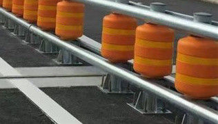 अच्छा दाम हाईवे हाईवे गार्डरेल रोल फॉर्मिंग मशीन हॉट गैल्वेनाइज्ड और कोल्ड रोल्ड तकनीक पर आधारित गार्डरेल निर्माण के लिए ऑनलाइन